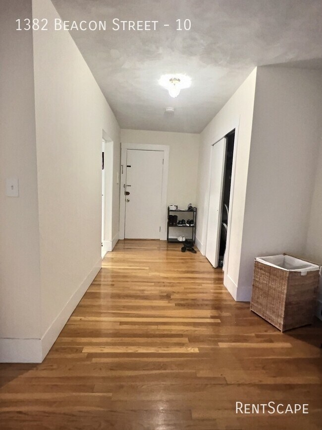 Foto del edificio - 1382 Beacon St