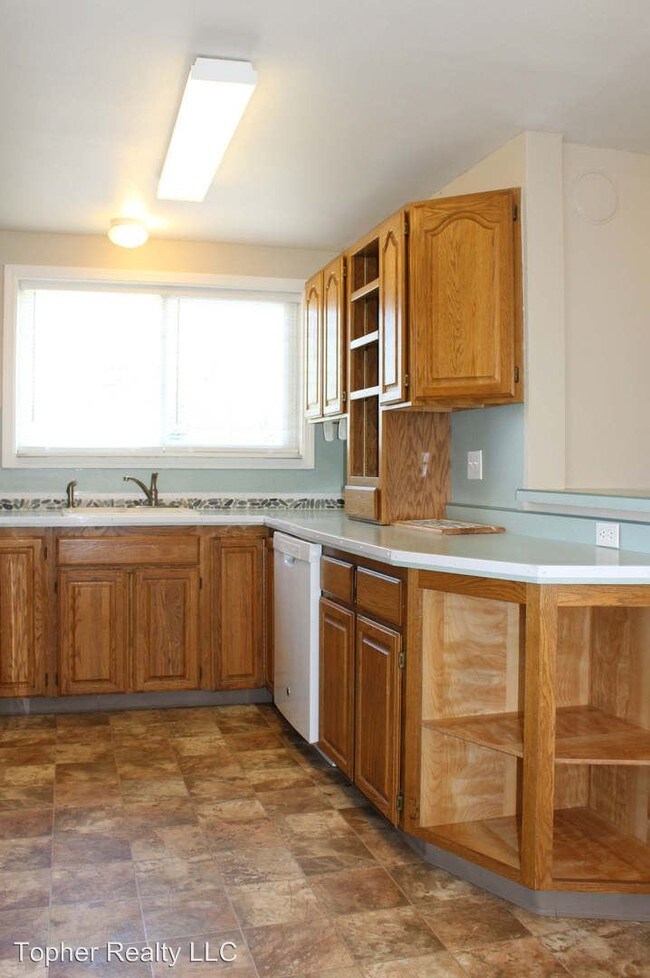 Building Photo - 3 br, 2 bath House - 5490 N. Montana Ave