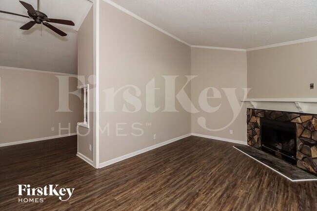 Foto del edificio - 3210 Oakbrook Ln