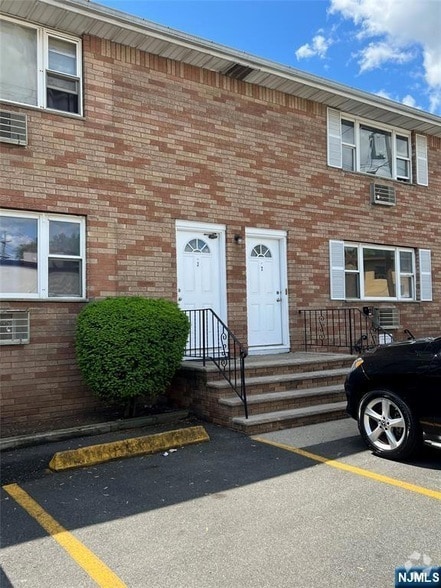 Building Photo - 86 Contant Ave