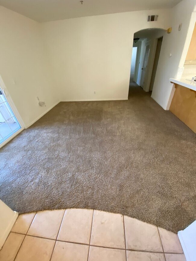 Foto del edificio - Centrally Located Downstairs Condo in the Oak Creek Villas