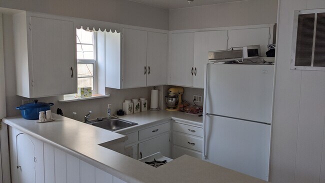 Building Photo - 1166 E