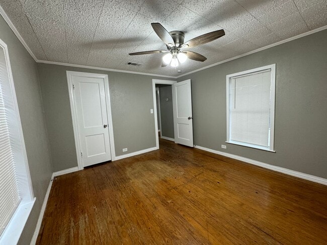 Building Photo - 5633 Highland Ave
