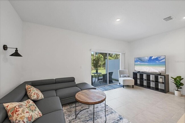 Building Photo - 15032 Cuzcorro Ct