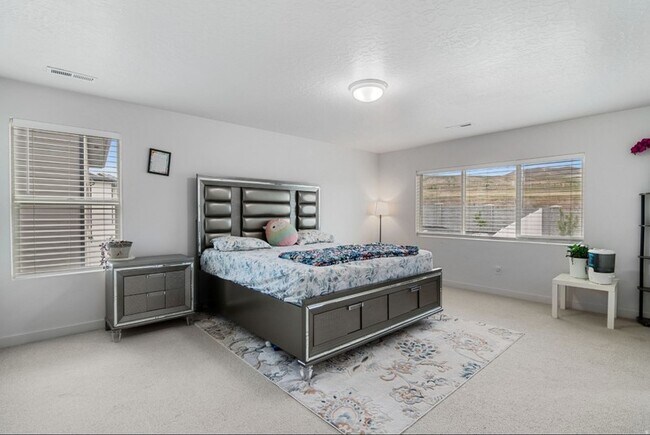 Foto del edificio - 2613 N Snowberry Dr