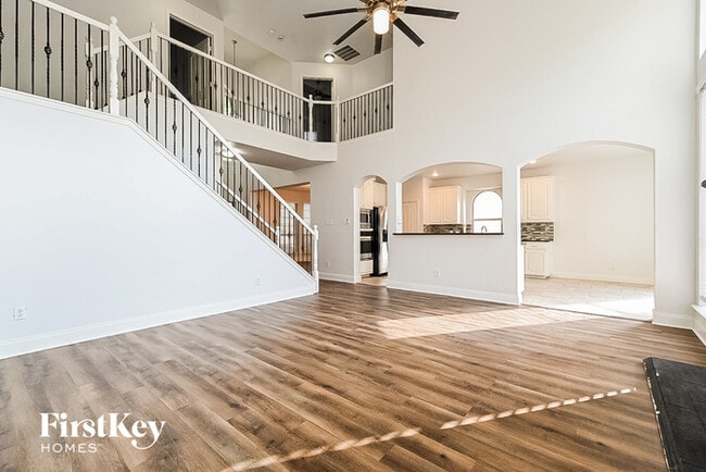 Building Photo - 8606 Granville Dr