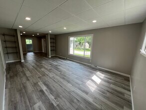 Building Photo - 122 N Division St