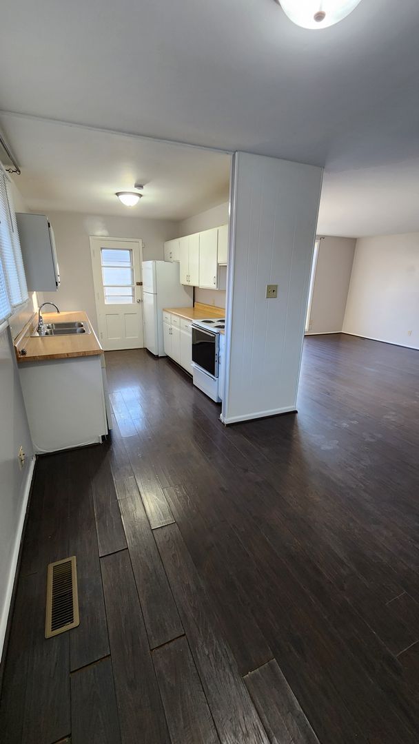 Foto del edificio - Big 3BR, 1BTH home with garage with much updated! Very nice!