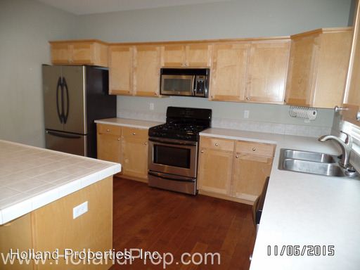 Building Photo - 211 NE 55th Ave