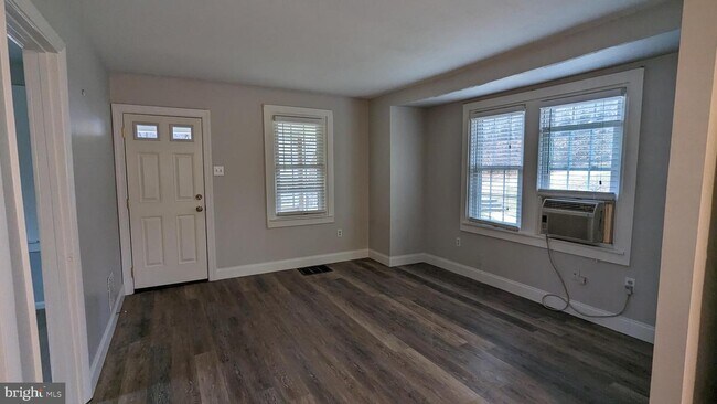 Foto del edificio - 320 W Woodland Ave