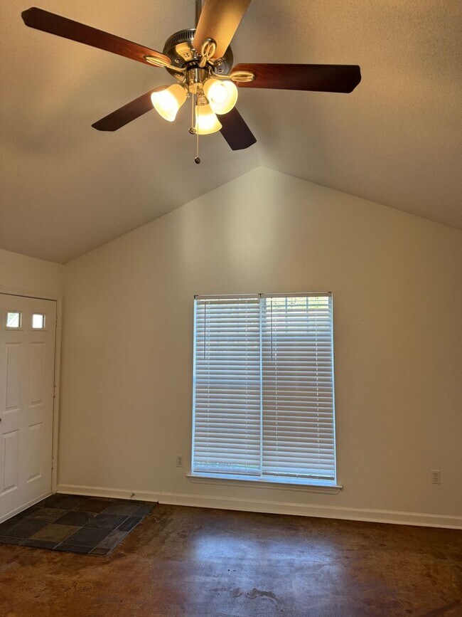 Foto del edificio - 9123 Kirkwood Ln