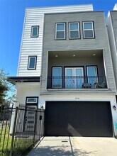 Building Photo - 2714 Nagle St