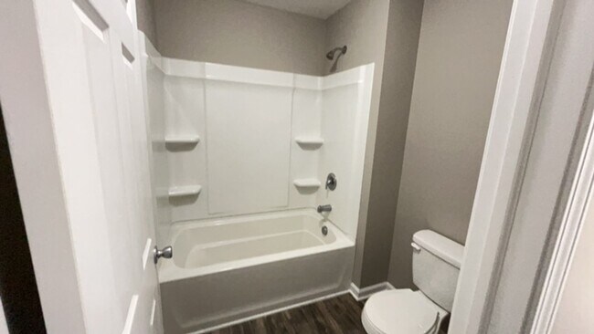 Foto del edificio - 754 Calderwood Ct