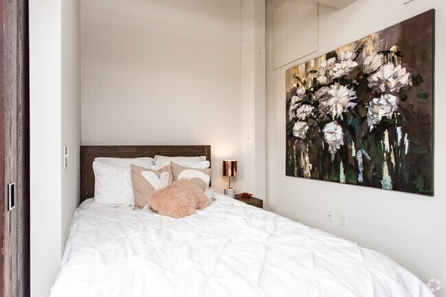 1BR, 1BA - 563-593 SF - A Loft - The Julian