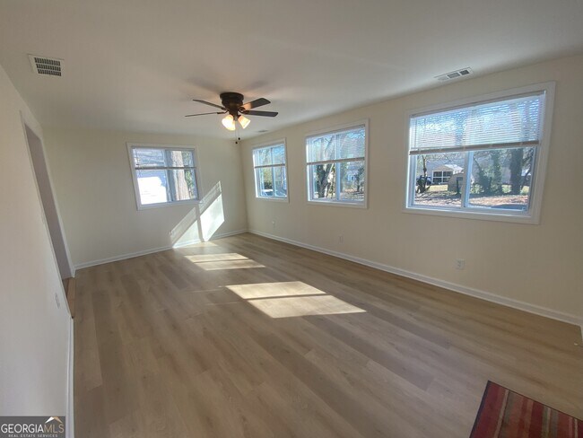 Building Photo - 402 North Marietta Pkwy NE
