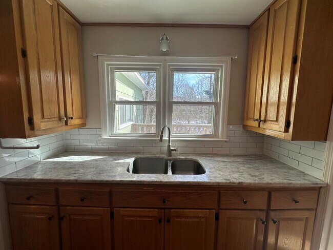 Building Photo - 2444 Hamill Rd