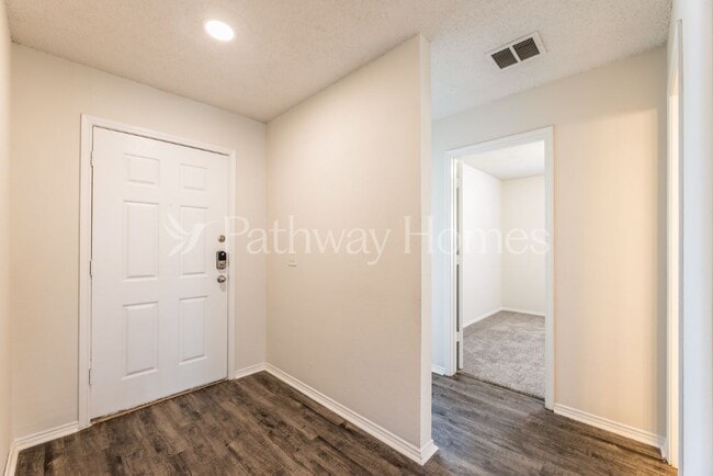 Building Photo - 1405 Dundee Dr