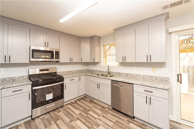 Foto del edificio - 811 Sugar Oak Ln