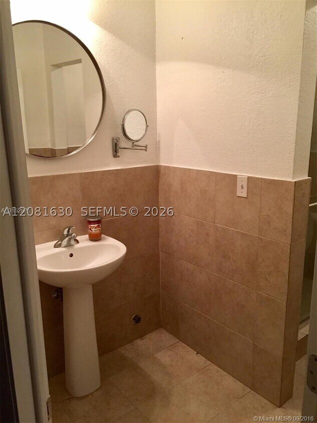 Foto del edificio - 8950 SW 69th Ct