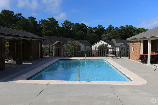 Piscina - Arbors by the Bay Apartments