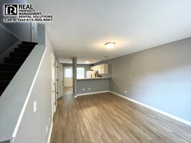 Foto del edificio - 2 Story Brick Duplex- 2BD/1.5BA Walk to MTSU!