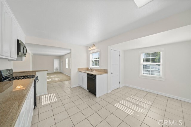 Building Photo - 465 Santa Ana Ave