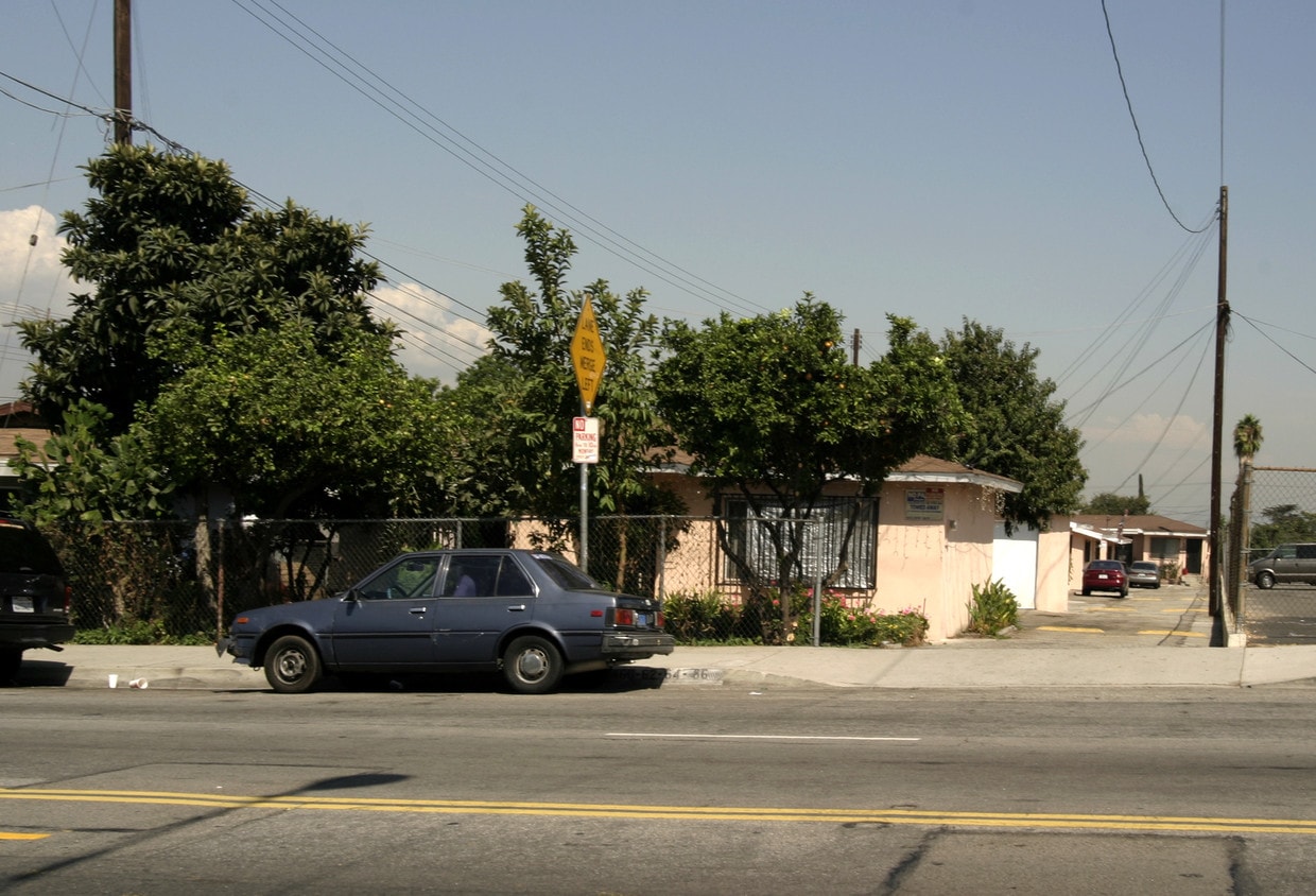 Primary Photo - 2460 Del Mar Ave