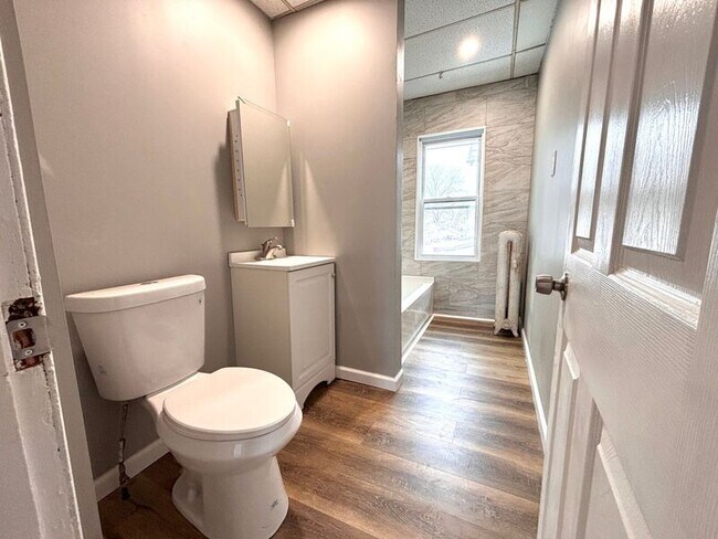 Building Photo - 48 Howes St