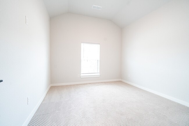 Building Photo - 24819 Yellow Spruce Cir