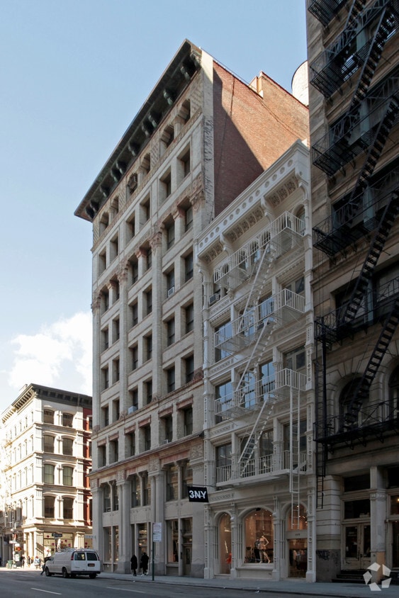 Building Photo - 450-452 Broome St
