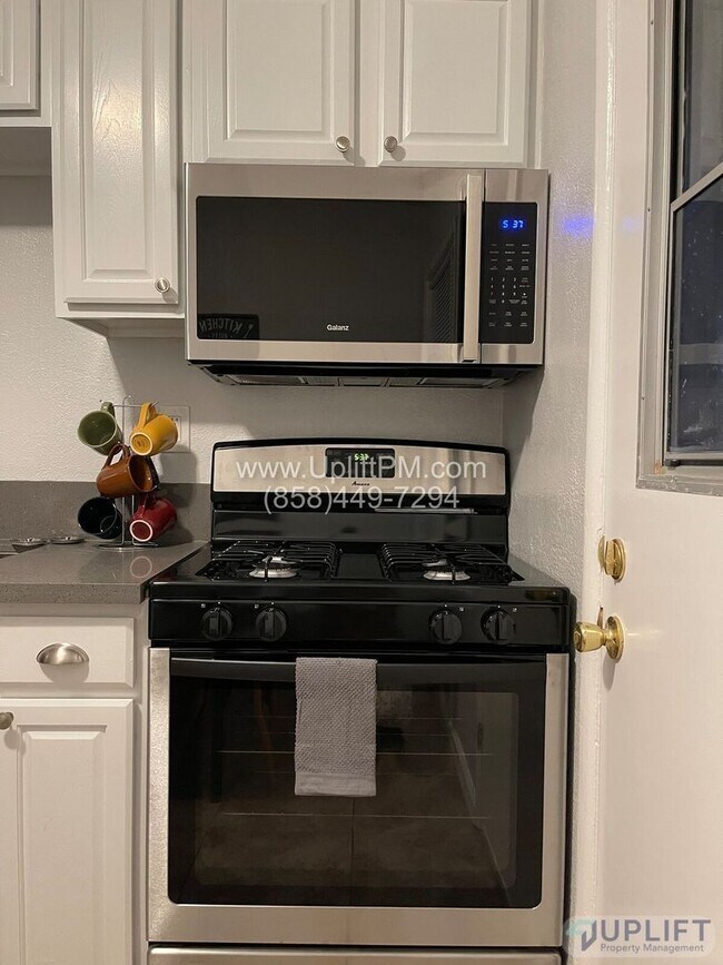 Foto del edificio - 4829 Castle Ave