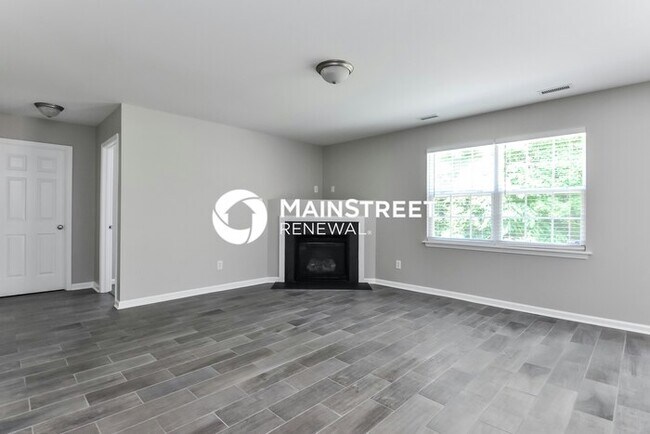 Foto del edificio - 4 Bedroom Pet-Friendly Home in Fuquay-Varina, NC with Main Street Renewal