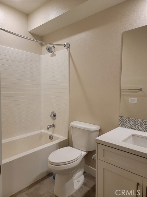 Building Photo - 325 Doheny Way