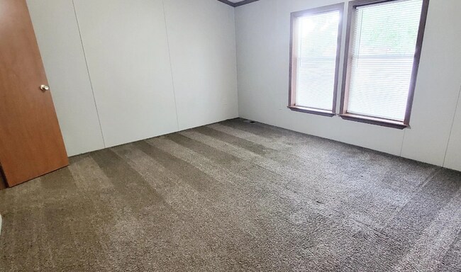 Building Photo - 9890 Eastwinds Dr