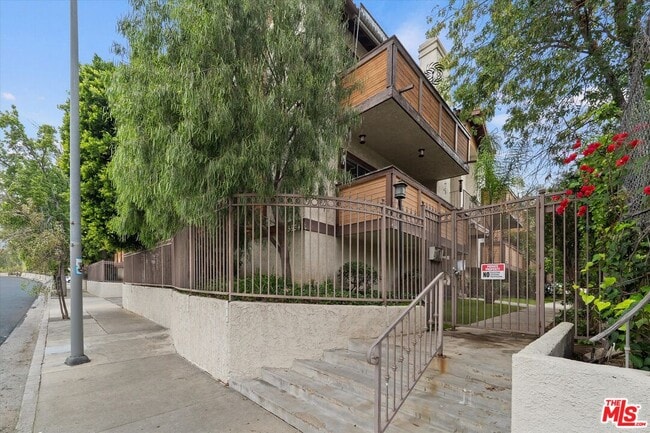 Building Photo - 5534 Sylmar Ave