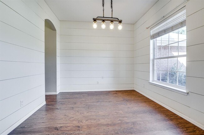 Building Photo - Amazing 3 Bed, 2 Bath Rental Available in ...