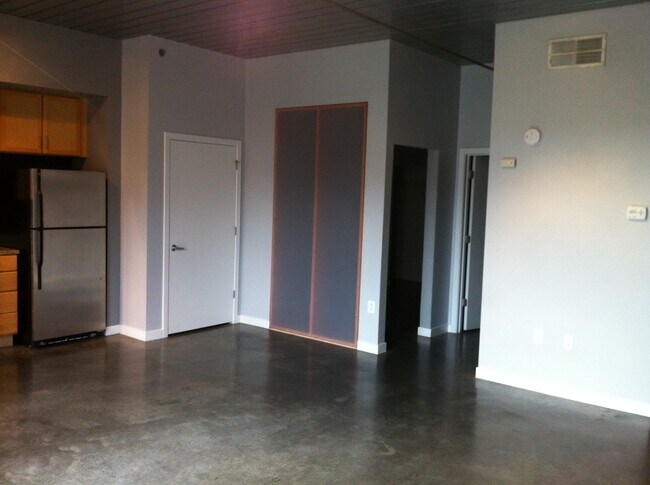 Another view of kitchen - 620 Glen Iris Dr NE