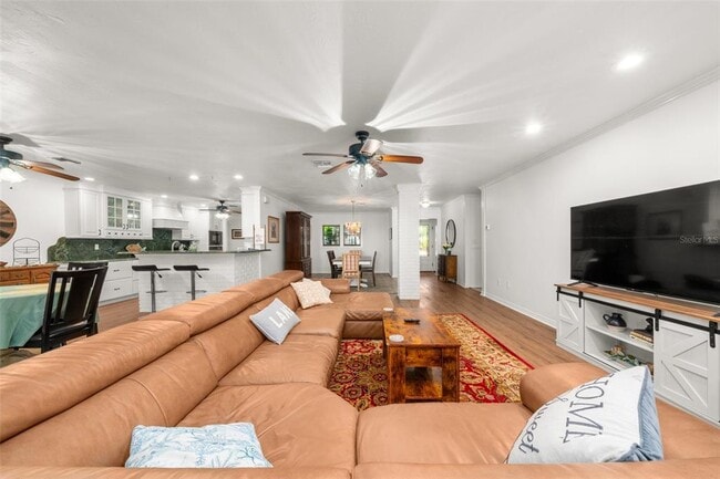 Building Photo - 2551 Lakeview Dr