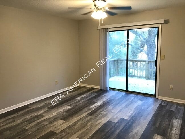 Foto del edificio - 571 Woodlow Rd