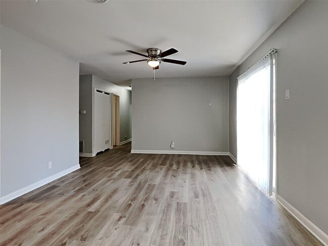 Building Photo - 3 BR/1.5BA | Updated Single Family Home | 1-Car Carport | Fenced backyard!