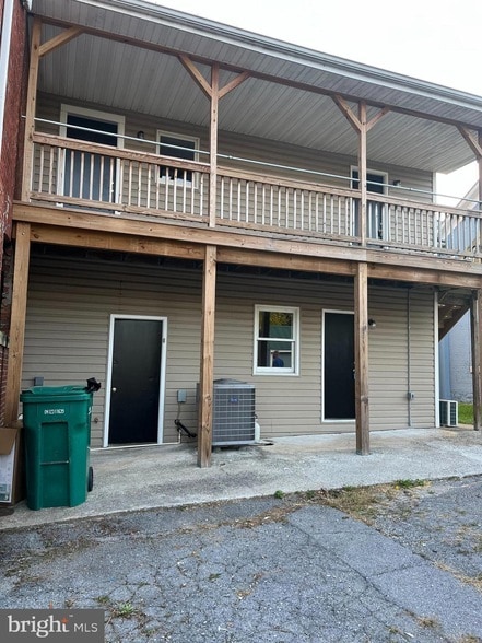 Building Photo - 211 N George St.