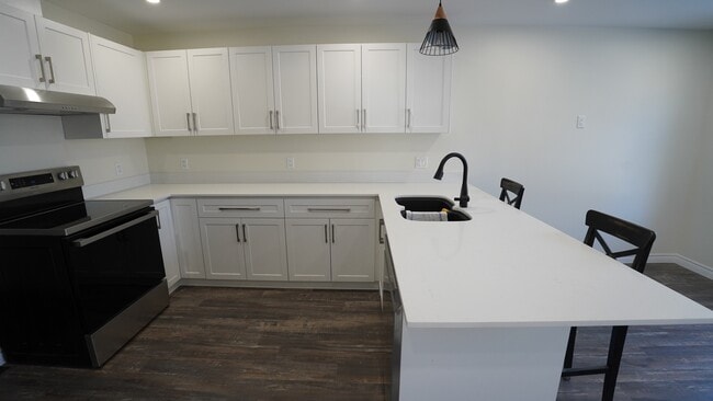 Building Photo - Gorgeous 1 Bedroom House with Loft