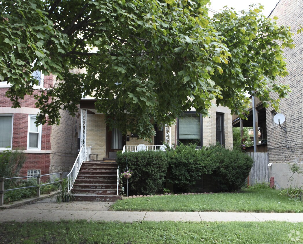 Building Photo - 2206 W Eastwood Ave