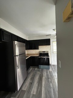 Foto del edificio - Now Leasing 2 Bedroom 1 Bath Townhome