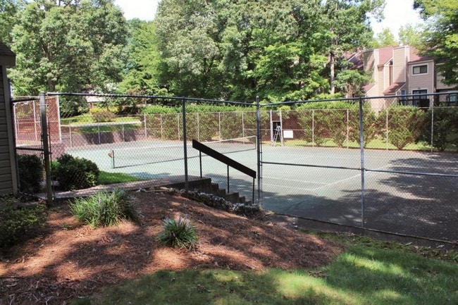 Building Photo - 309 Village Ln # D