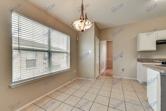 Building Photo - Cute 3/2/2 in Hurst!