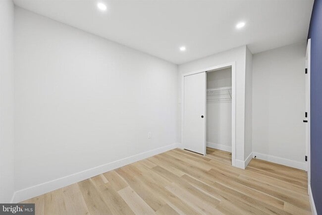 Foto del edificio - 4522 Baker St