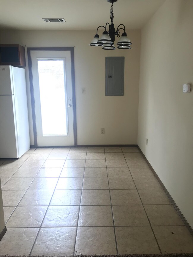 Foto del edificio - 3210 Phoenix Ave