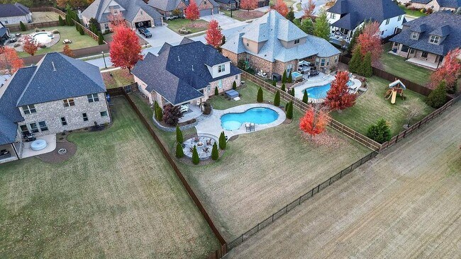 Foto del edificio - 504 NE Green Creek Rd