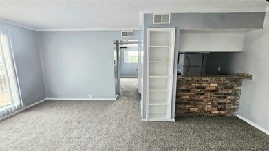 Building Photo - 3015 Greenridge Dr